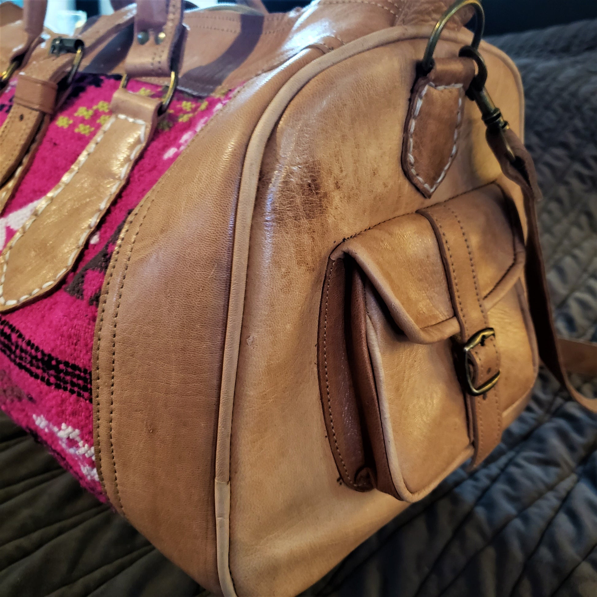 Leather travel bag